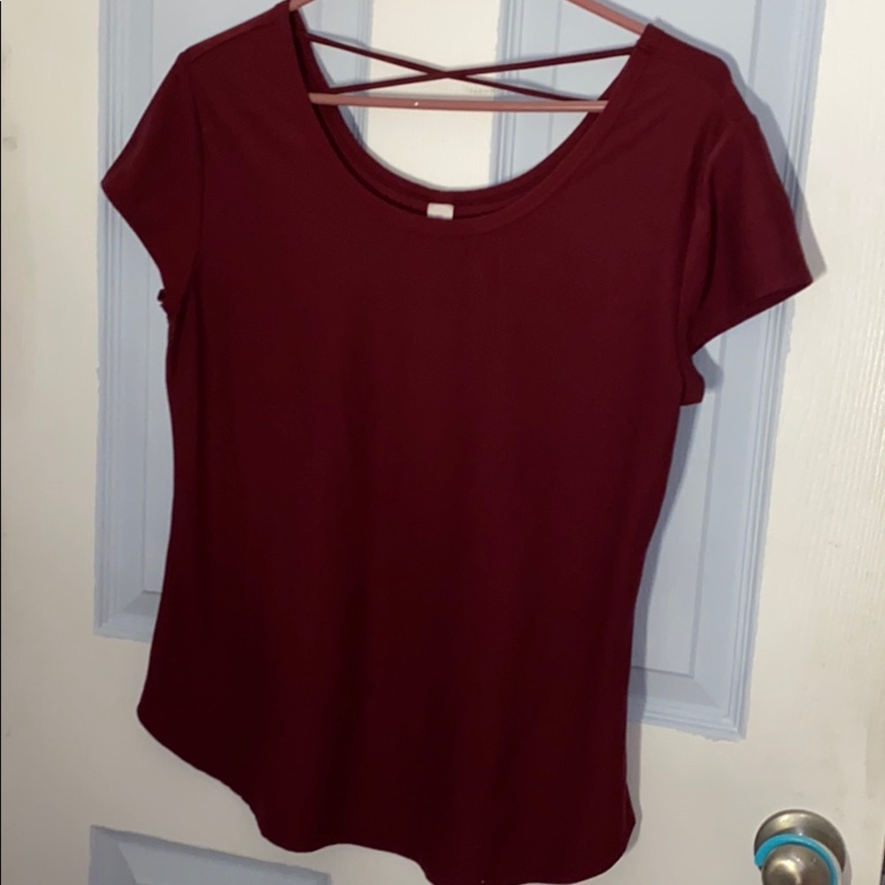 maroon t shirt